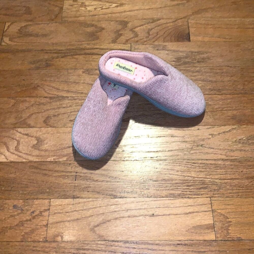 Dearfoams Cozy‎ Comfort Slippers. Woman’s size Small (5-6).